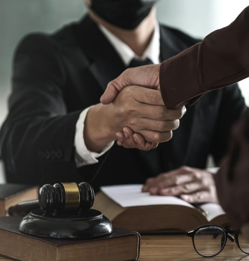lawyer-shakes-hands-with-employer-after-winning-lawsuit